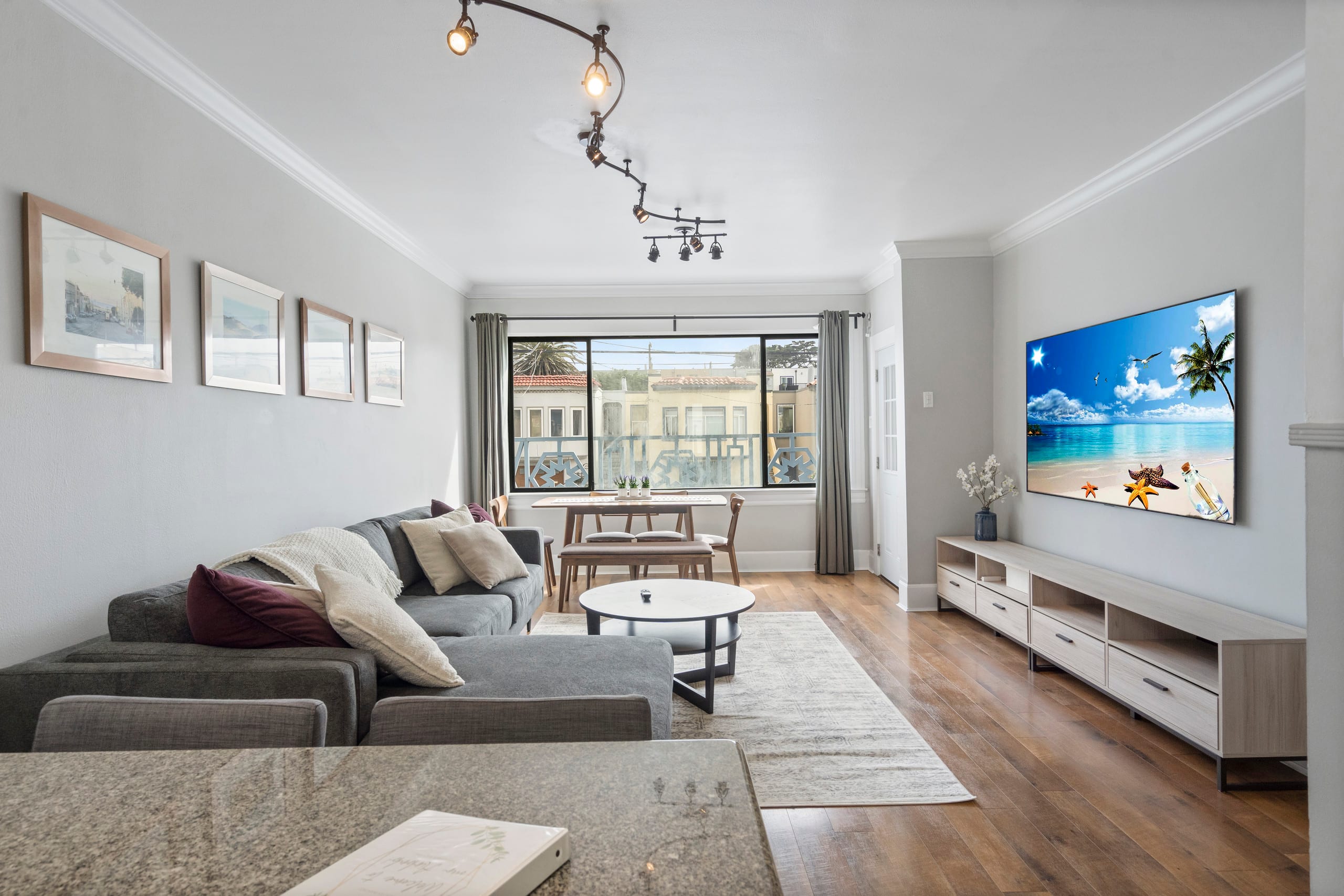 Home in San Francisco · ★4.97 · 3 bedrooms · 3 beds · 2 baths - Image 4