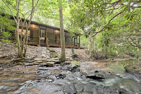 “Serenity Wow!” Cabin on the Creek Close to Town