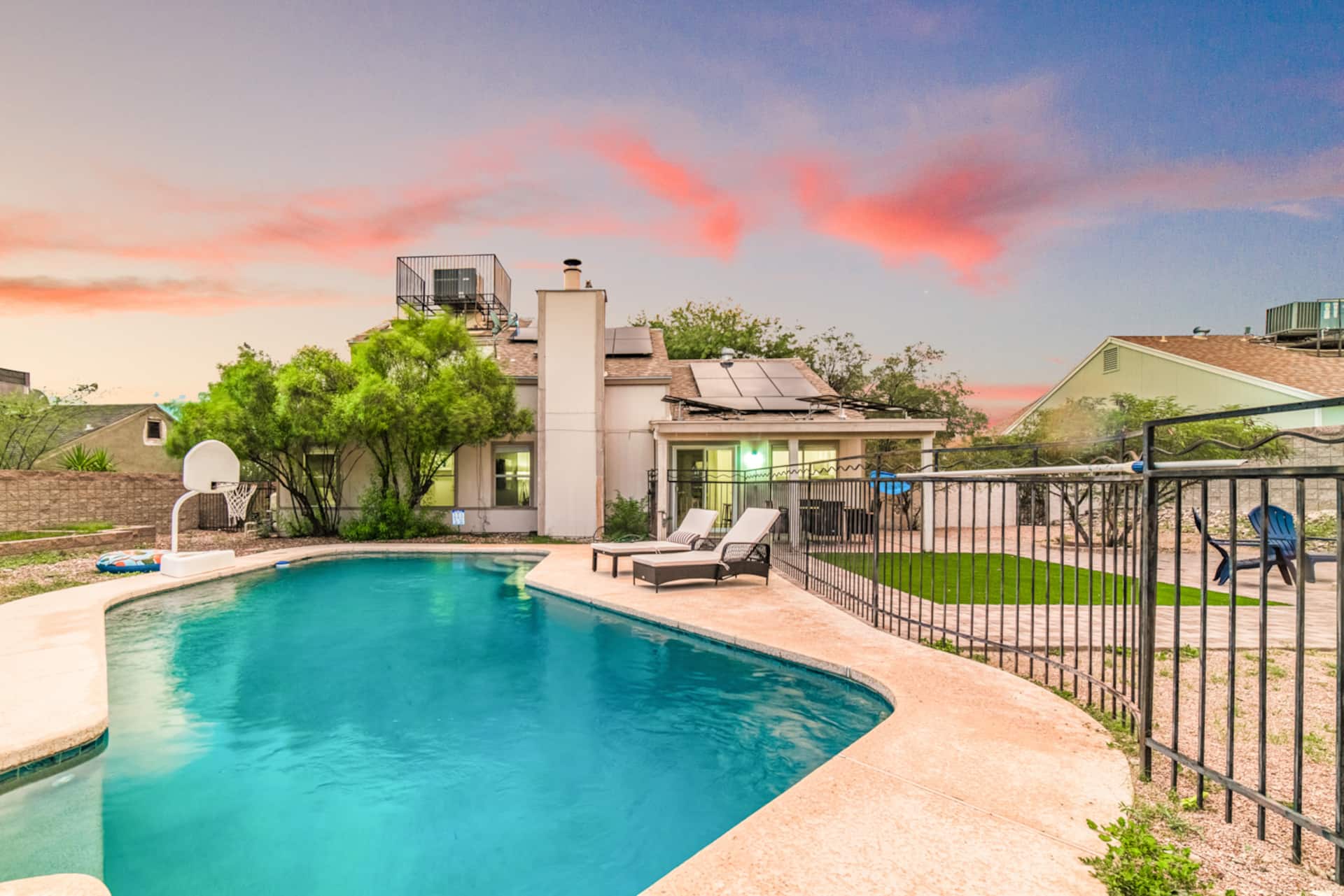 Game Room Pool & Firepit Wow