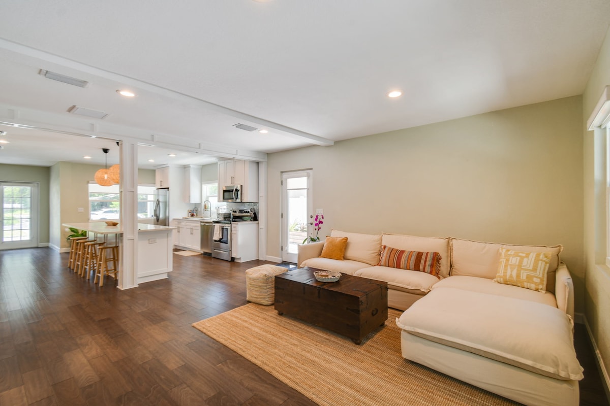 Popular Airbnb listing: Luxury home in the heart of South Tampa & POOL! in Gandy