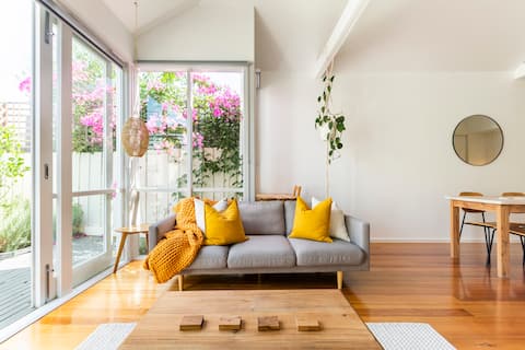 Top Airbnb: Lemon Cottage: Cosy retreat nr MCG. Late checkout in Richmond