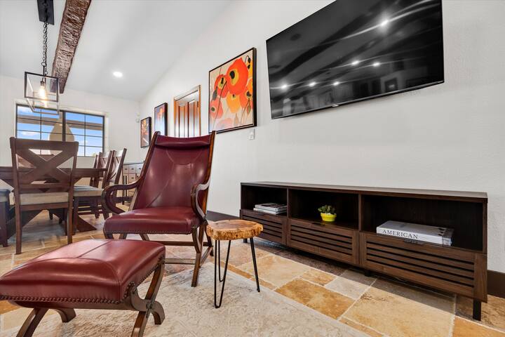 Villa with amazing pool and spa gallery image 3