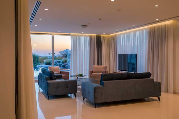 Love Bridge Seaview Villa: Romantic, Jacuzzi - Ayia Napa