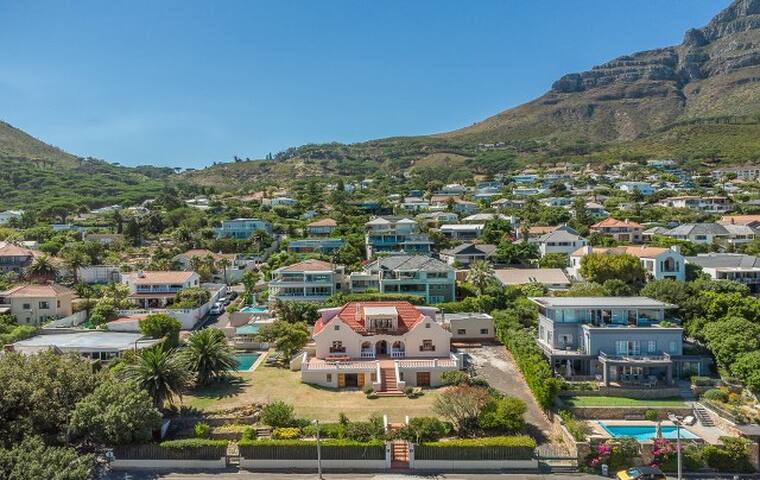 Cape Dutch Mansion in Camps Bay gallery image 3