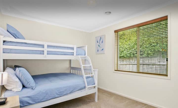 سرير ثلاثي بطابقين - مزدوج ومفرد