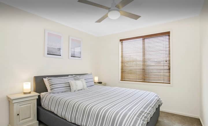 سرير حجم وسط