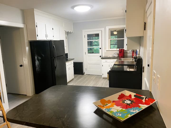 Peaceful Creekside home! Private 3 bedroom home! Houses for Rent in