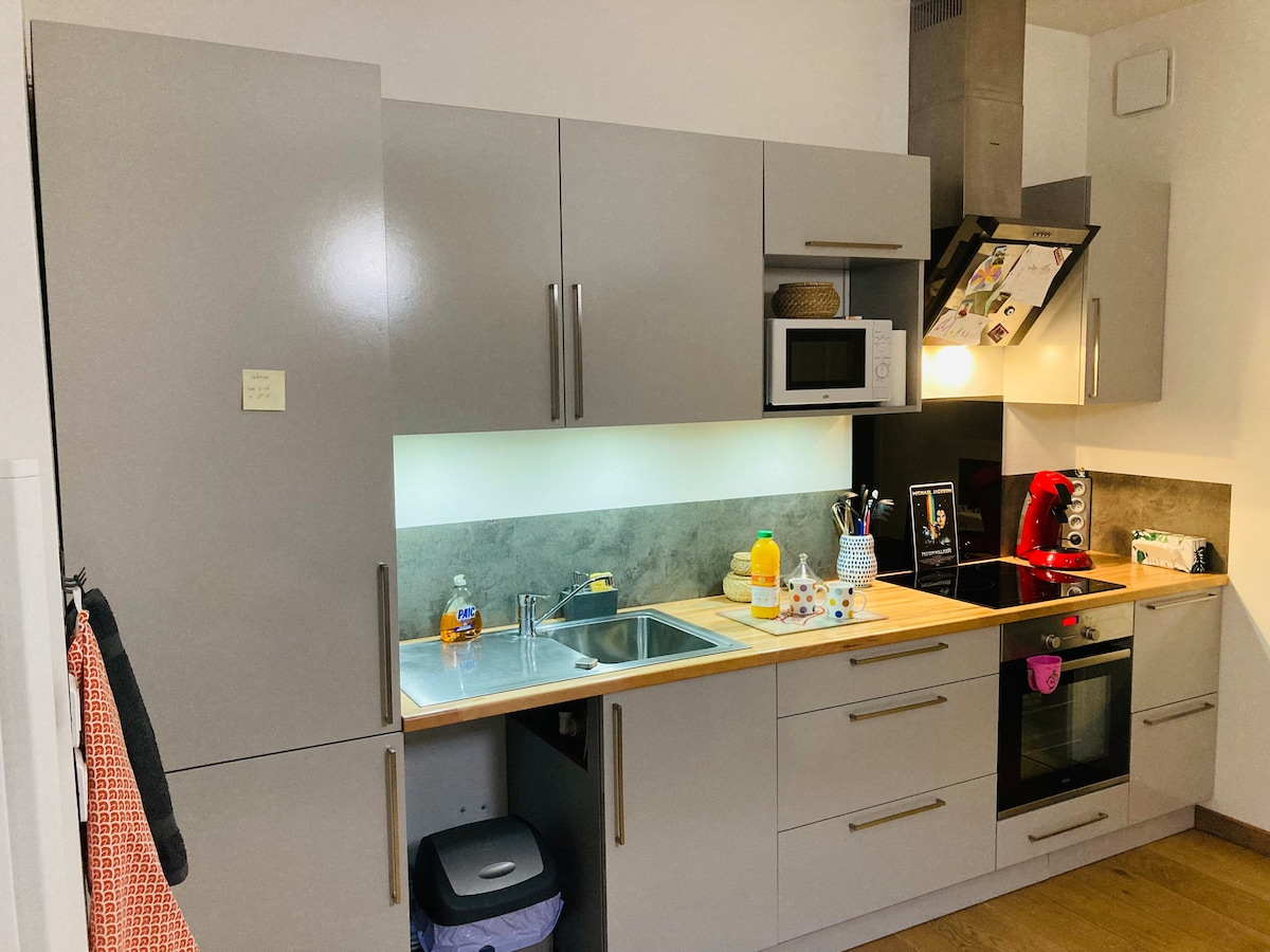 Airbnb performant: Cozy apartment 500 m from Pierre Mauroy Stadium à Villeneuve D'ascq