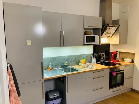 Top performing Airbnb: Cozy ground floor apartment close to everything in Villeneuve D'ascq