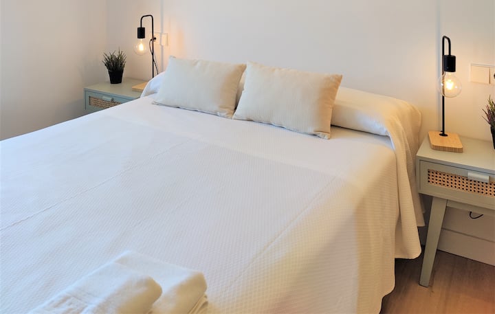 South facing room. This room has a 40"Smart TV