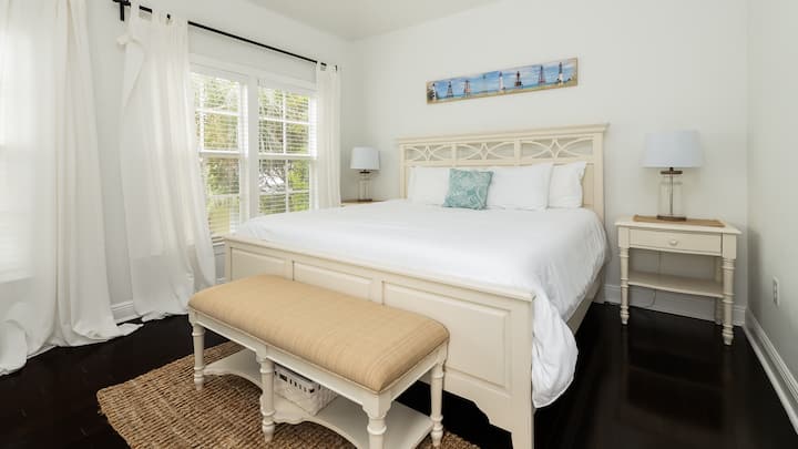 Guest Bedroom - Queen Bed