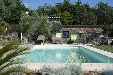 Charming 2 bedroom Villa with pool