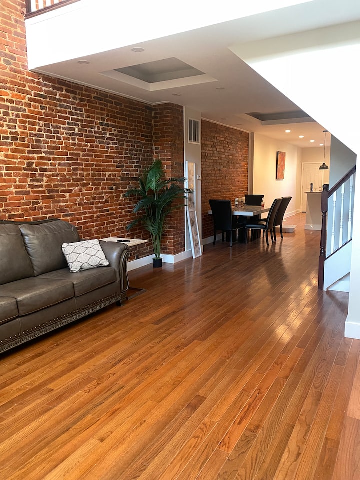Gorgeous Home In The Baltimore Art District - Baltimore, MD