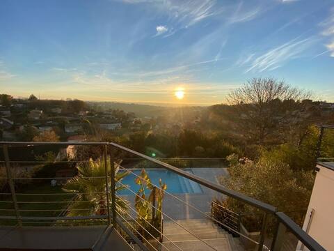 Beautiful villa with swimming pool on the slopes