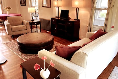 Private 2-bedroom with amazing views near Amherst