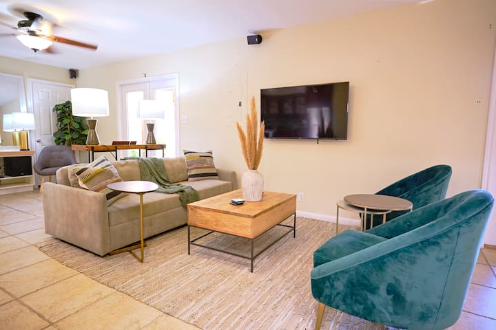 Quiet Barton Hills | Sauna | Prime Location