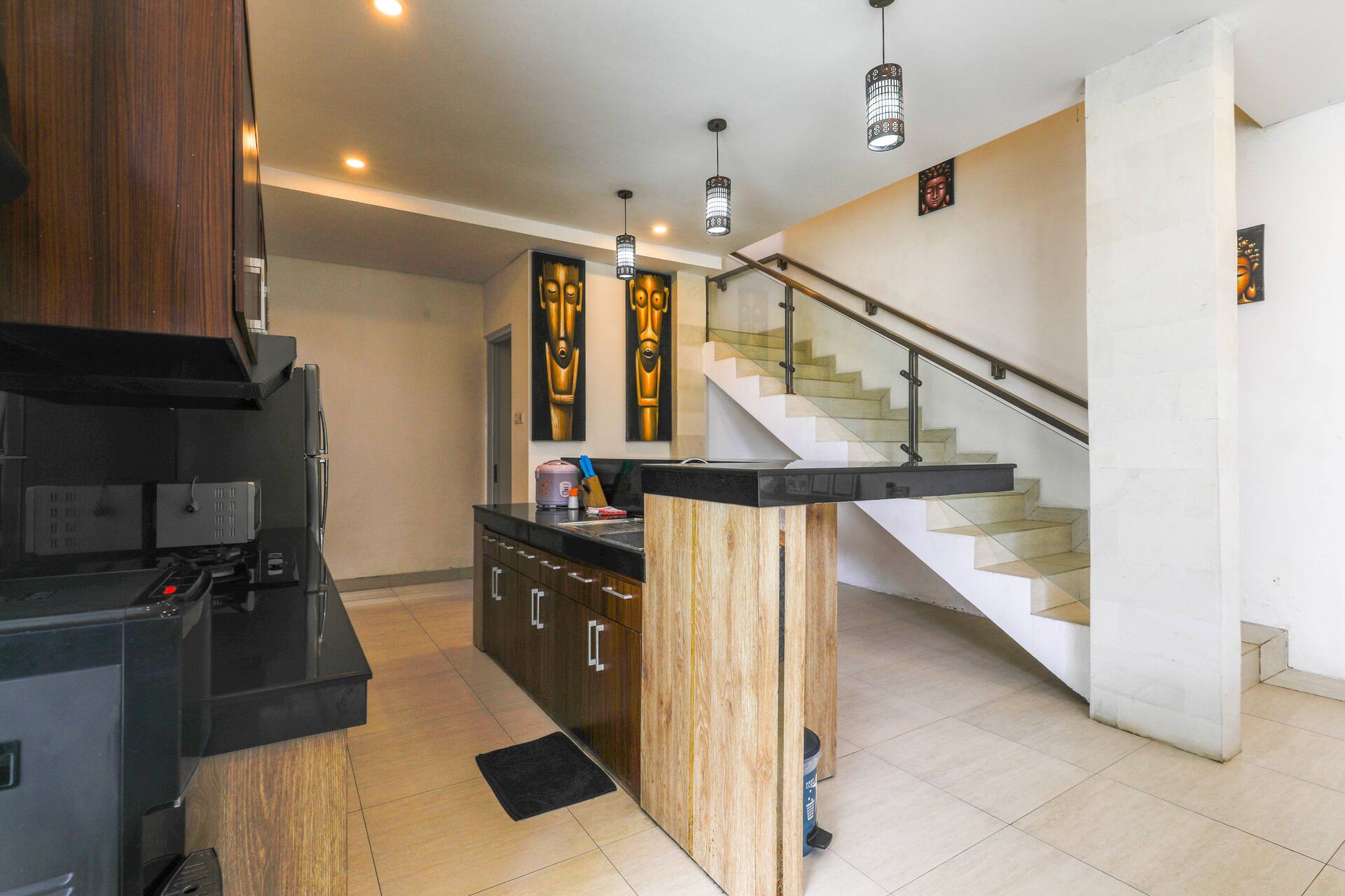 Stylish Central Oasis 3 Bedroom Private Villa in Legian 3