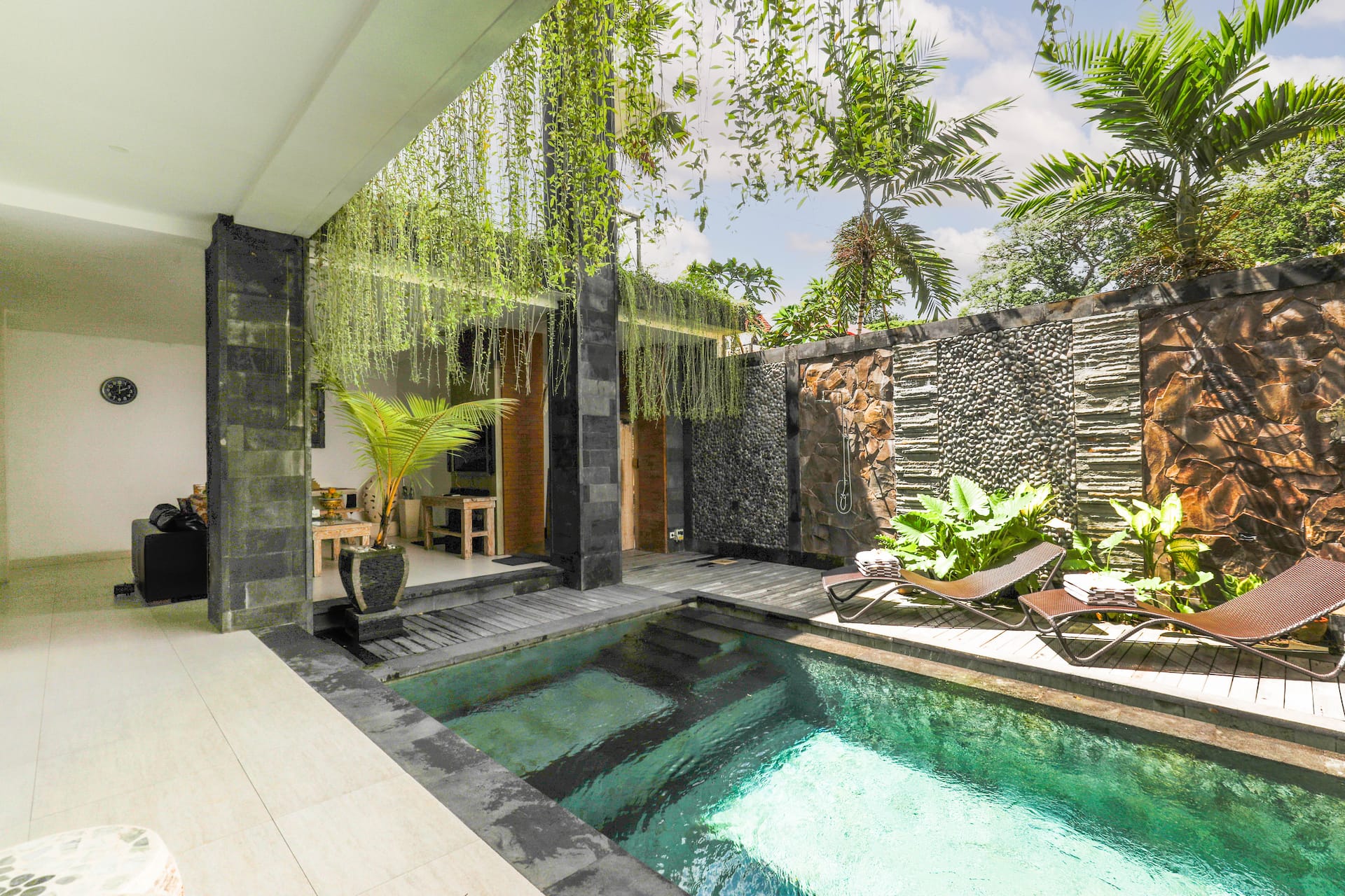 Stylish Central Oasis 3 Bedroom Private Villa in Legian
