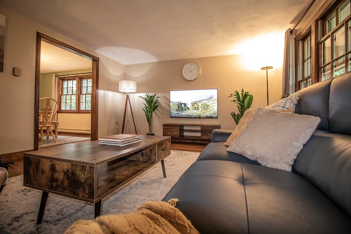 Spacious 3bd/2ba Home W/sunroom In Shrewsbury - Worcester, MA