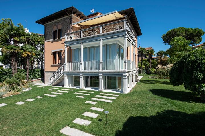 Ca’ delle Contesse – Luxury waterfront apartment gallery image 2