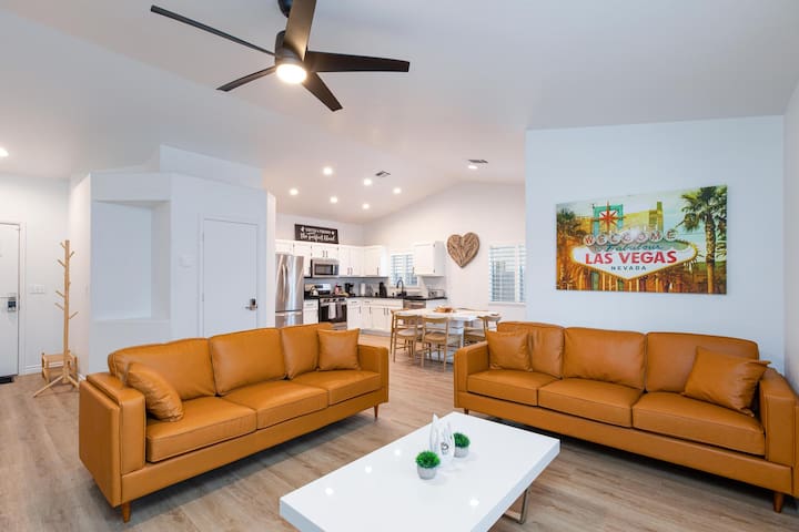 King Bed Spa Pool Grill ~15 min to Downtown Vegas