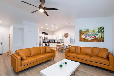 King Bed Spa Pool Grill ~15 min to Downtown Vegas