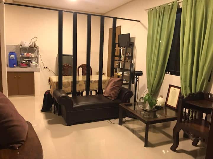 Tony's Tiny House: A 1-bedroom Villa With Pool - Maragondon