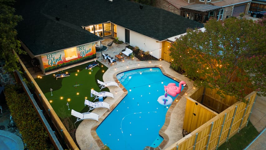 Stylish Dallas Oasis w/ Pool, BBQ, Firepit & Mural gallery image 2