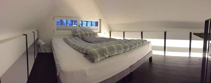 ชั้นลอยนอนพร้อมเตียงขนาด 1.80 x 2.00 เมตร