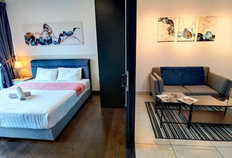 Almas Suites Muji Style Studio Netflix By STAY