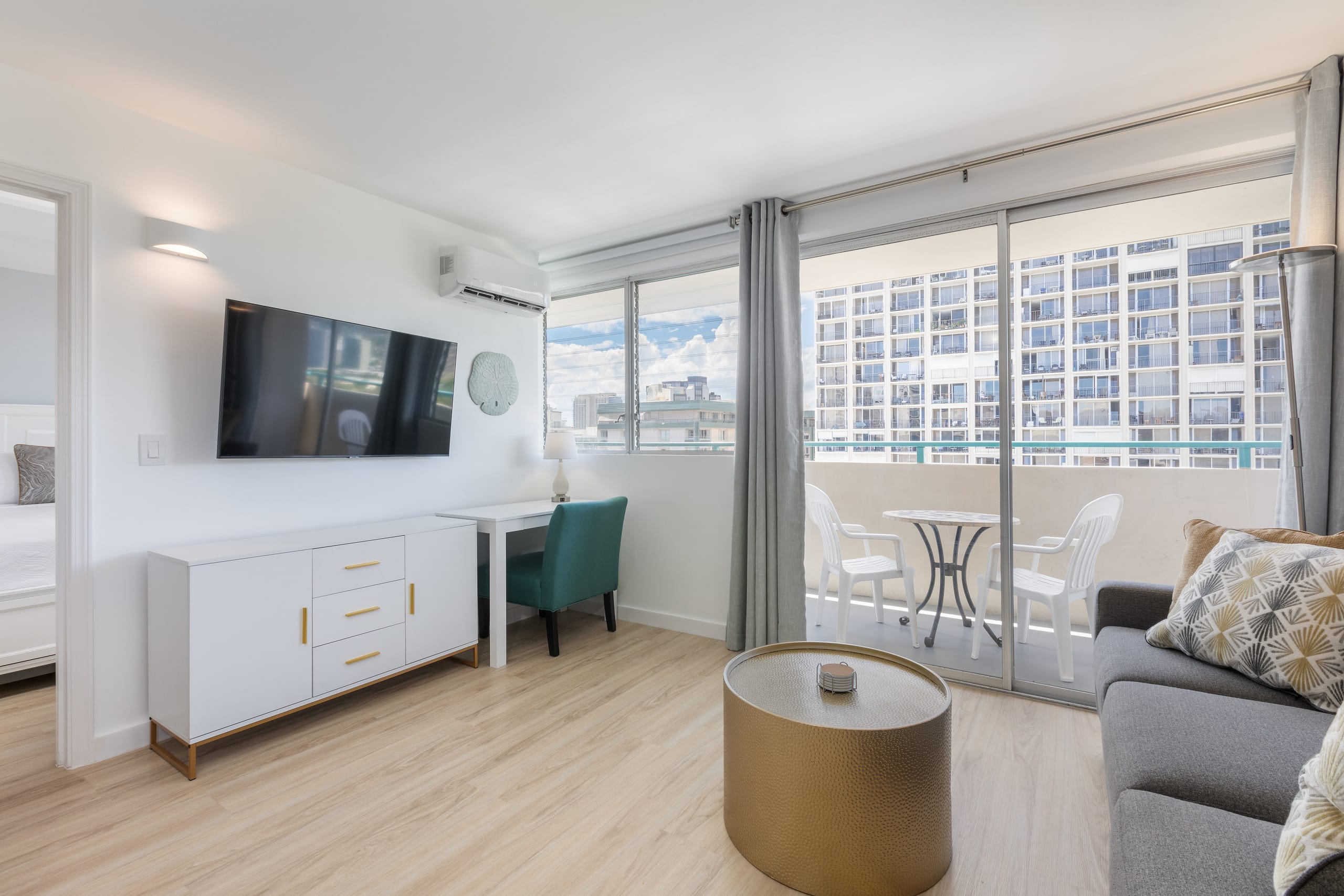 Condo in Honolulu · ★4.85 · 1 bedroom · 2 beds · 1 private bath - Image 4