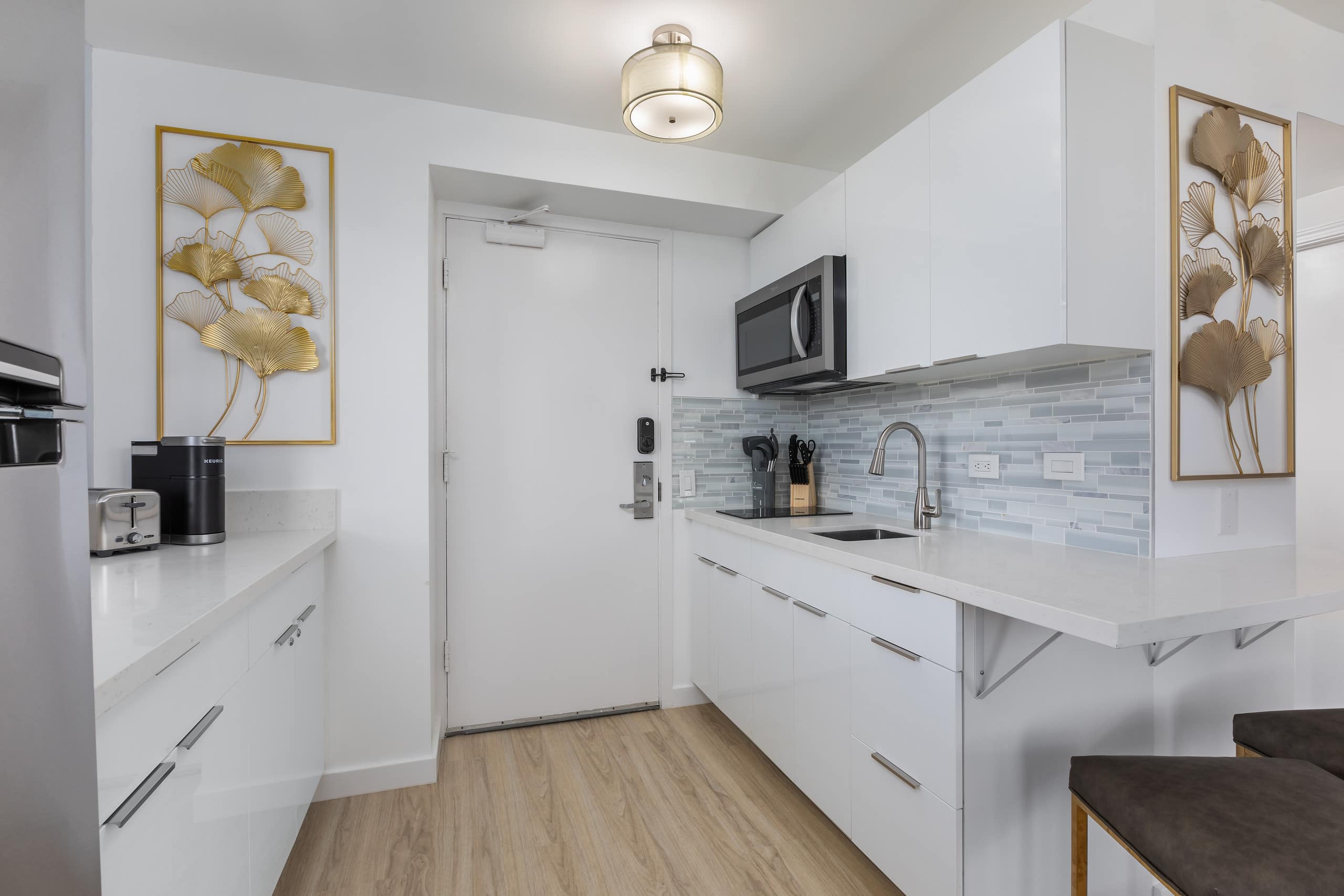 Condo in Honolulu · ★4.85 · 1 bedroom · 2 beds · 1 private bath - Image 14