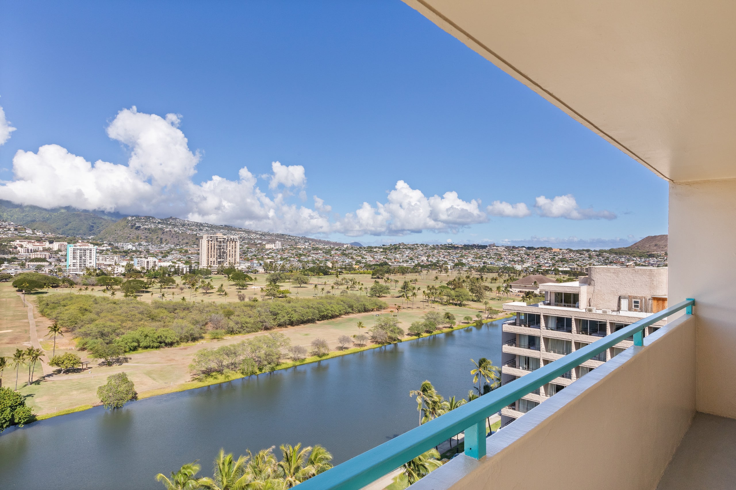 Condo in Honolulu · ★4.85 · 1 bedroom · 2 beds · 1 private bath - Image 32