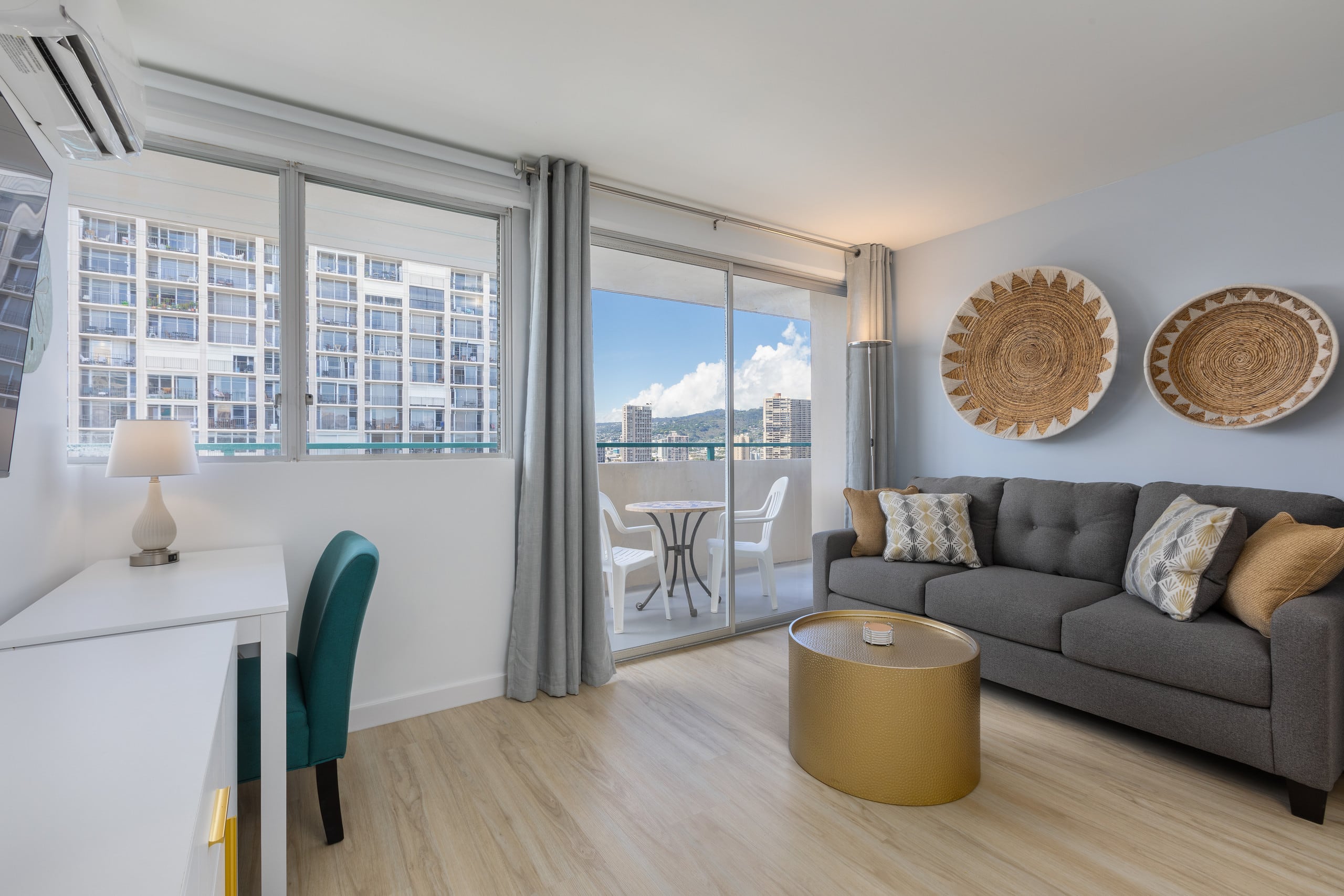 Condo in Honolulu · ★4.85 · 1 bedroom · 2 beds · 1 private bath - Image 5