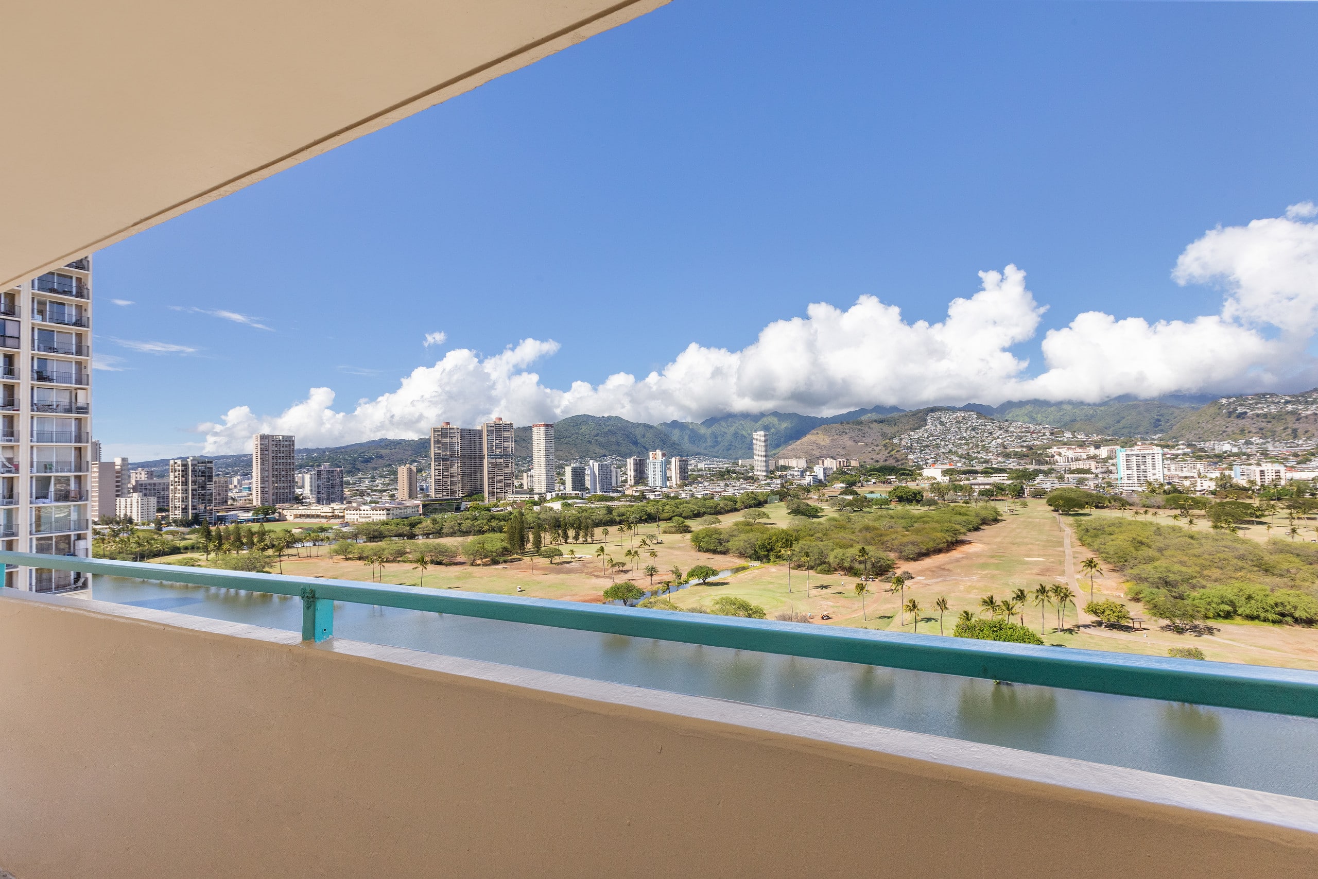 Condo in Honolulu · ★4.85 · 1 bedroom · 2 beds · 1 private bath - Image 3