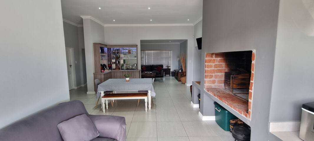 Modern Renovated Gem. Close to Strand Beach gallery image 5