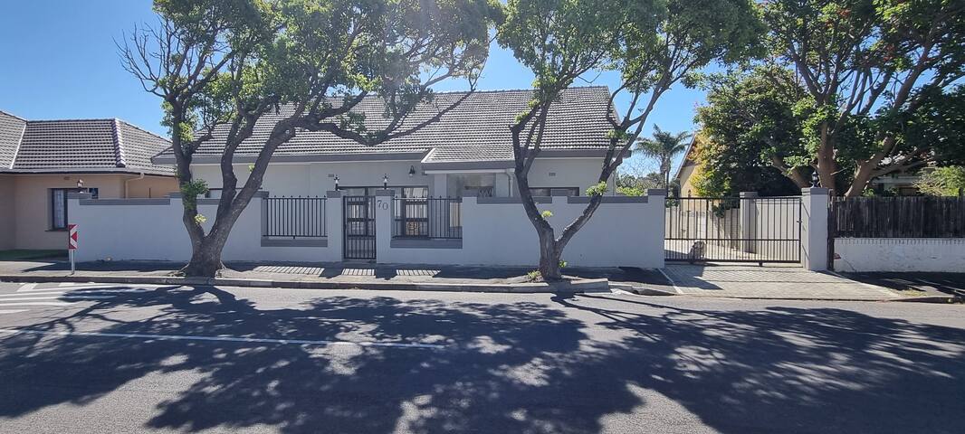 Modern Renovated Gem. Close to Strand Beach gallery image 2