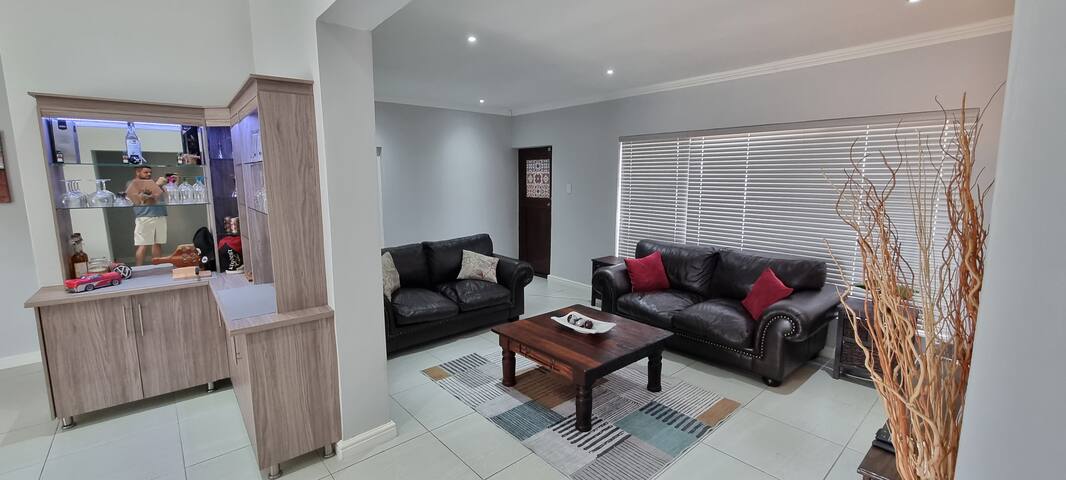 Modern Renovated Gem. Close to Strand Beach gallery image 4