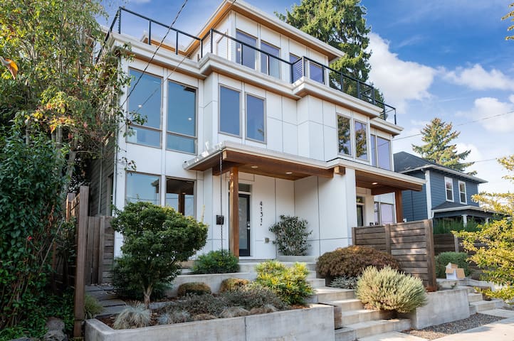 Modern home blocks from trendy Mississippi Ave