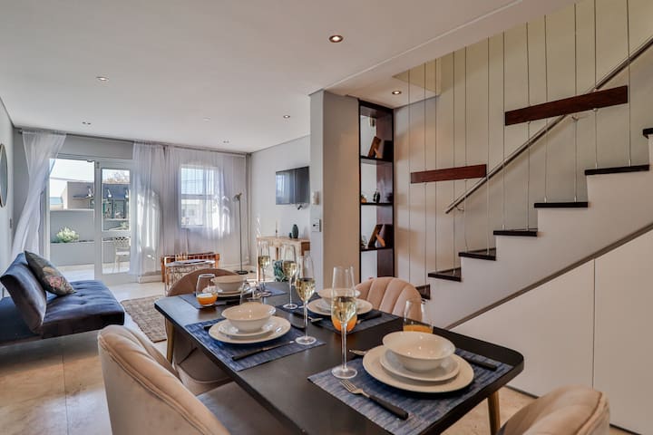 Modern Contemporary Apt+Balcony *No Loadshedding*