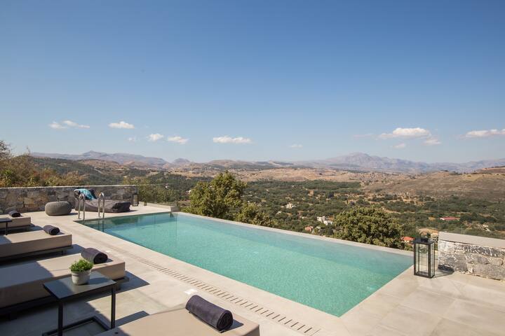 Eforasis Villa II, with Heated Spa Whirlpool gallery image 2