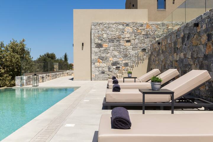 Eforasis Villa II, with Heated Spa Whirlpool gallery image 3