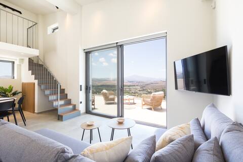 Popular Airbnb listing: Eforasis Villa II, with Heated Spa Whirlpool in Δήμος Ρεθύμνης