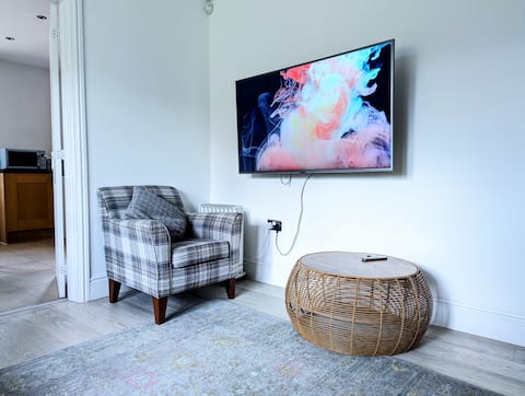Top performing Airbnb: Well Located Quiet & Modern 5-Bedroom House in Edgbaston