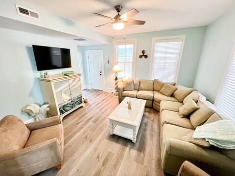 Coastal Cottage - Sleeps 12 - Heart of SomersPoint