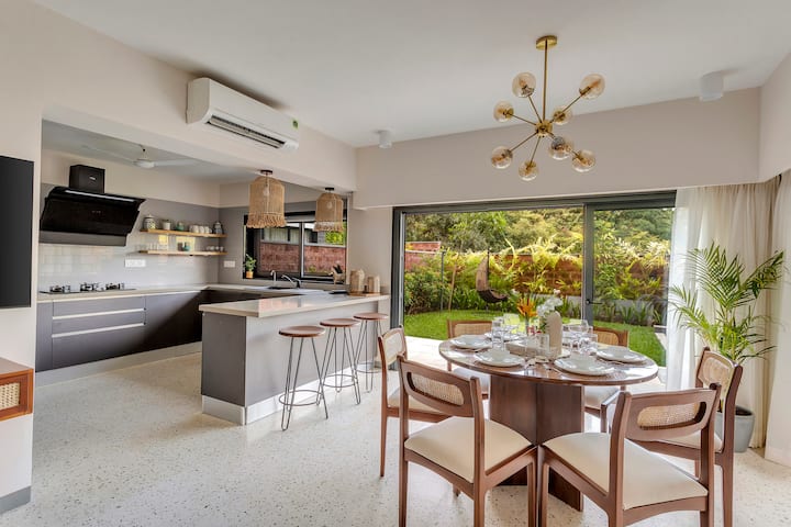 Kitchen and dining area - villa 1