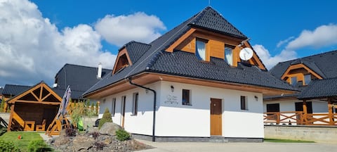 Cheerful 3-bedroom chalet with indoor fireplace