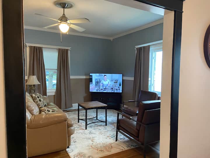 Serene 2-bedroom Bungalow + Cozy Outdoor Spaces - Evansville, IN
