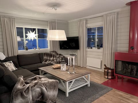 Cozy house with ski-in/ski-out sauna and fireplace