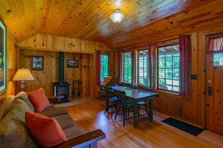 Three Bedroom Creekside Cabin At Lake Creek Lodge - Camp Sherman, OR